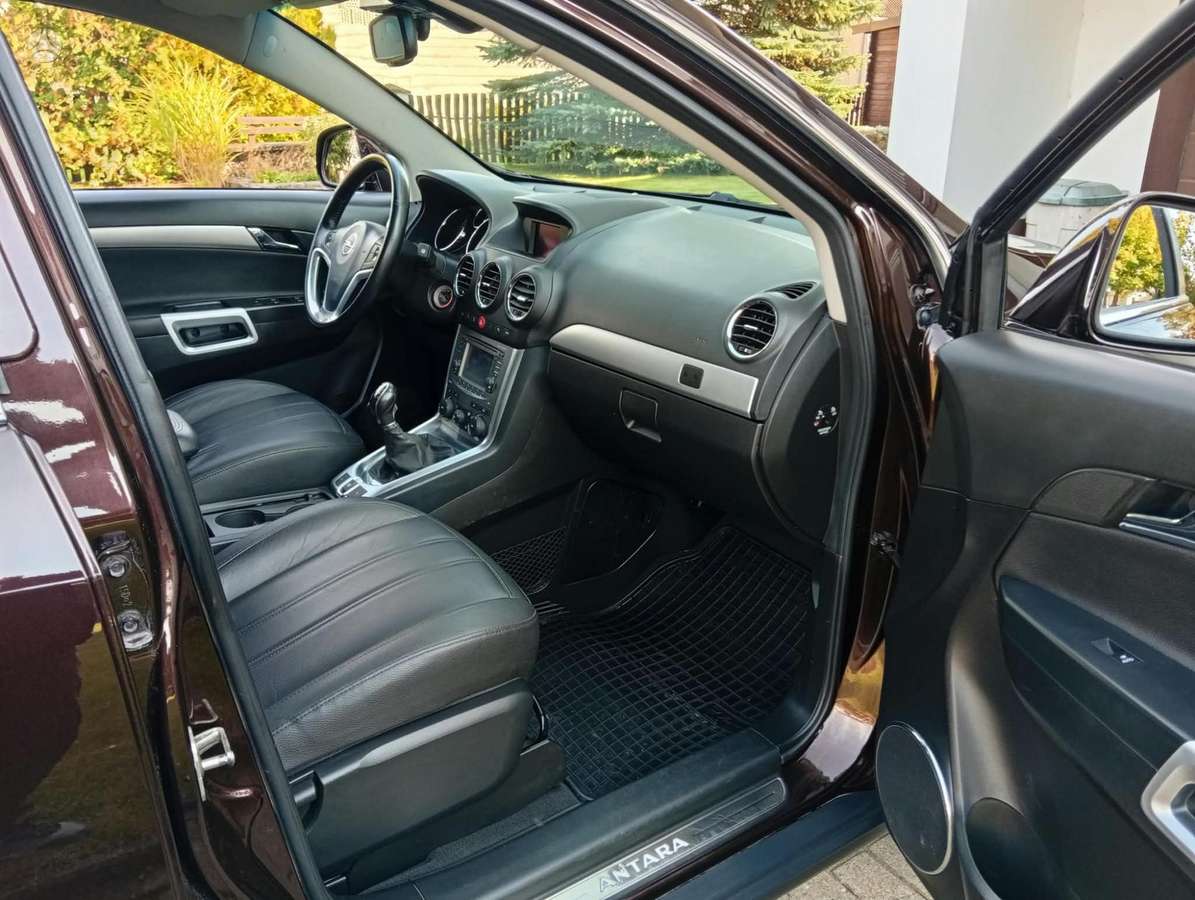 Opel Antara, 2.2 l., off-road / crossover