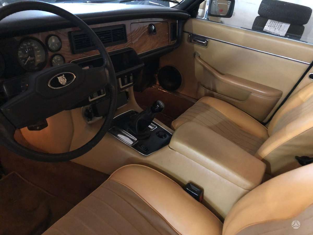 Jaguar XJ