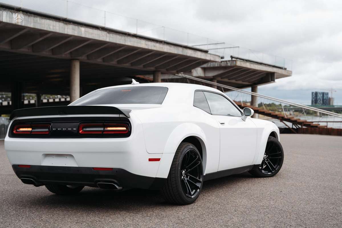 Dodge Challenger, 5.7 l., Седан