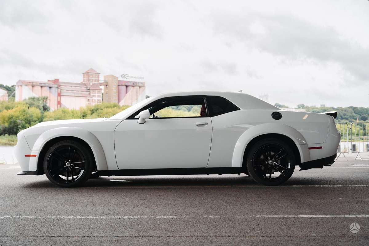 Dodge Challenger, 5.7 l., Седан