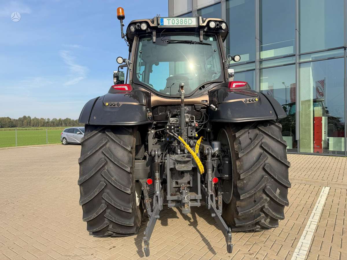 Valtra T215, traktori
