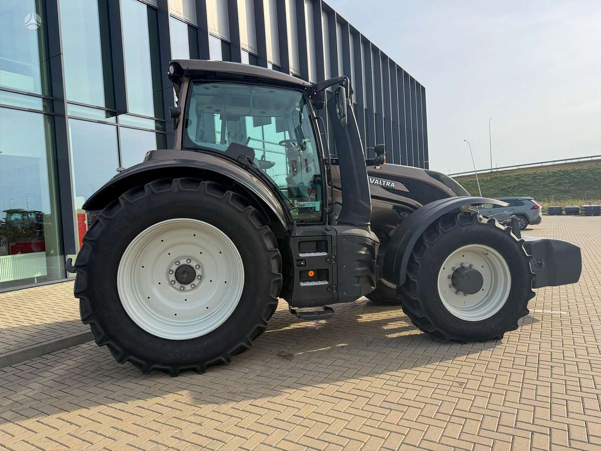 Valtra T215, tractors