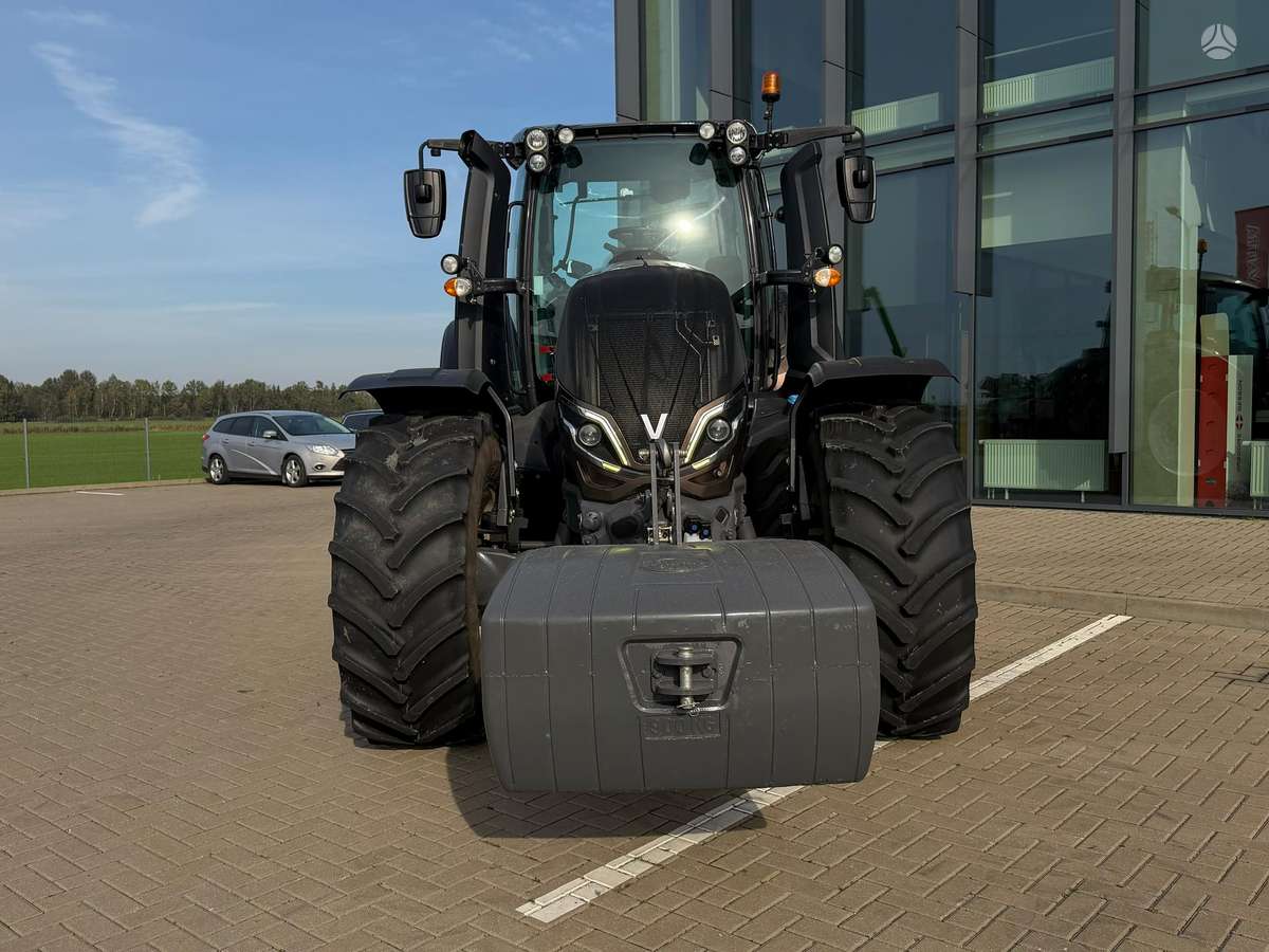 Valtra T215, traktori