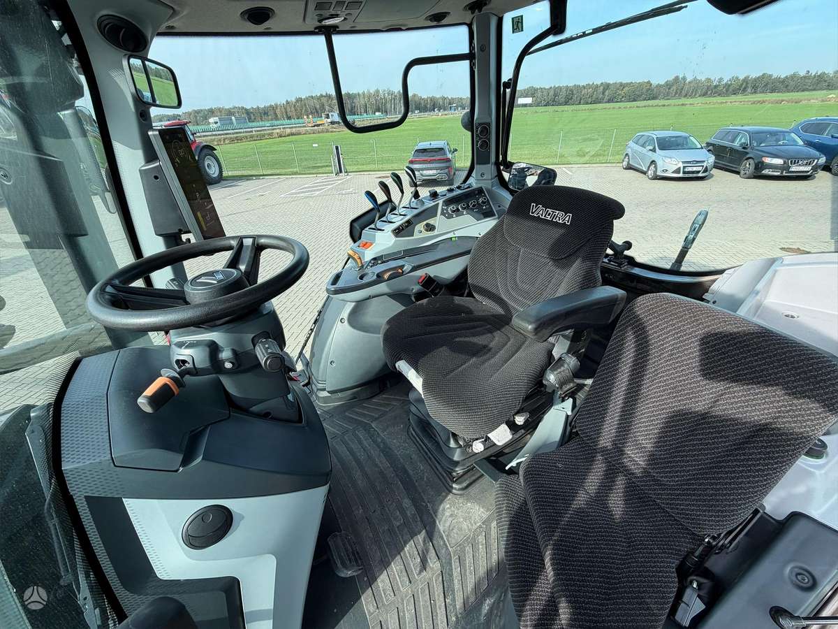 Valtra T215, traktori