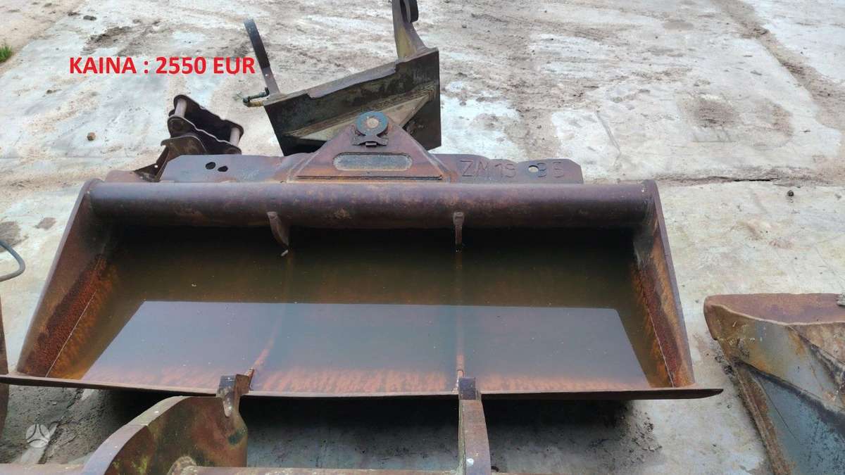 Kobelco SK210, buckets