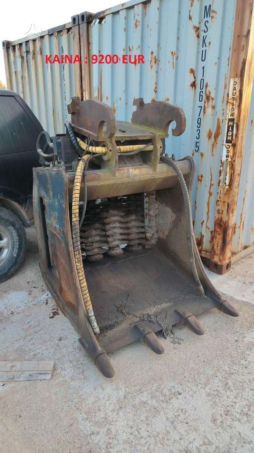 Kobelco SK210, buckets