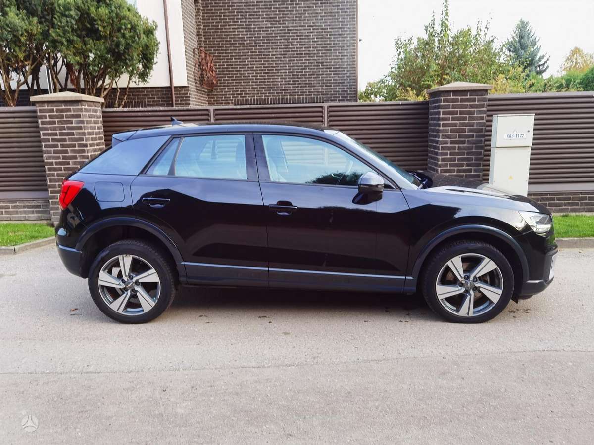 Audi Q2, 1.0 l., off-road / crossover