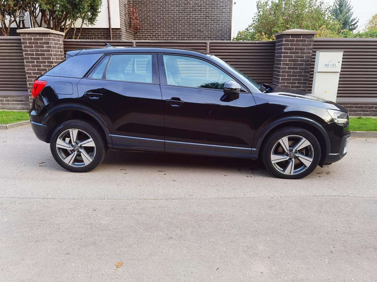 Audi Q2, 1.0 l., off-road / crossover