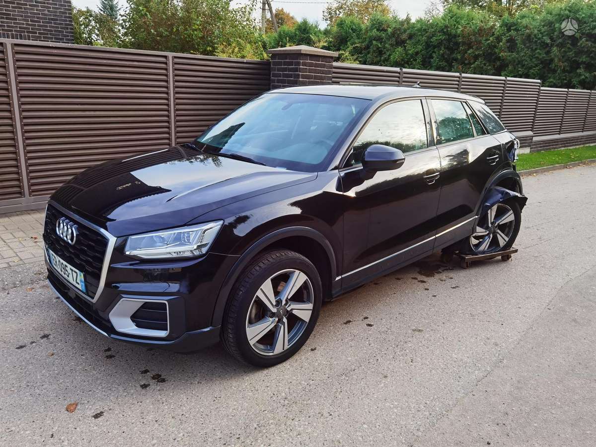 Audi Q2, 1.0 l., off-road / crossover