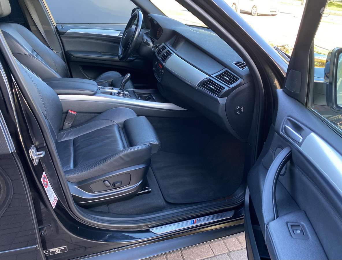 BMW X5, 3.0 l., off-road / crossover