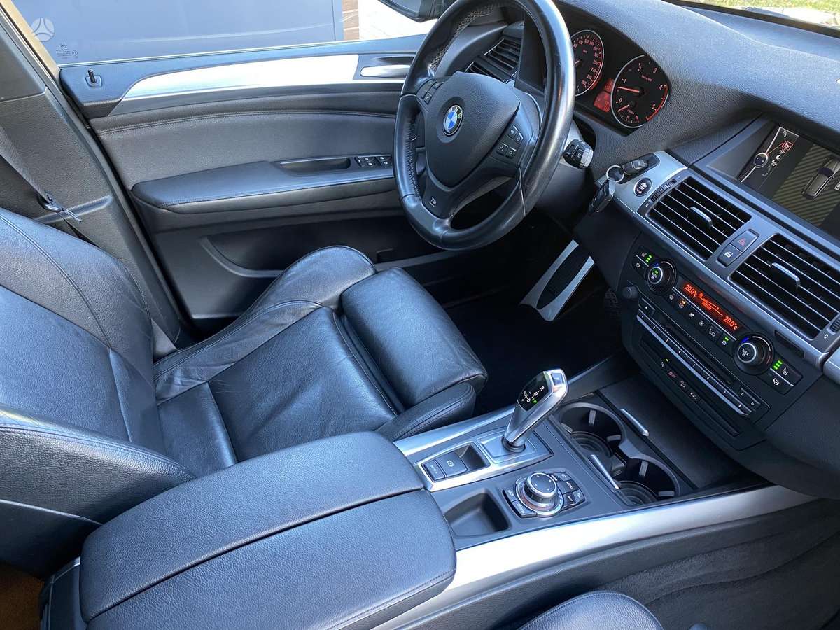 BMW X5, 3.0 l., off-road / crossover