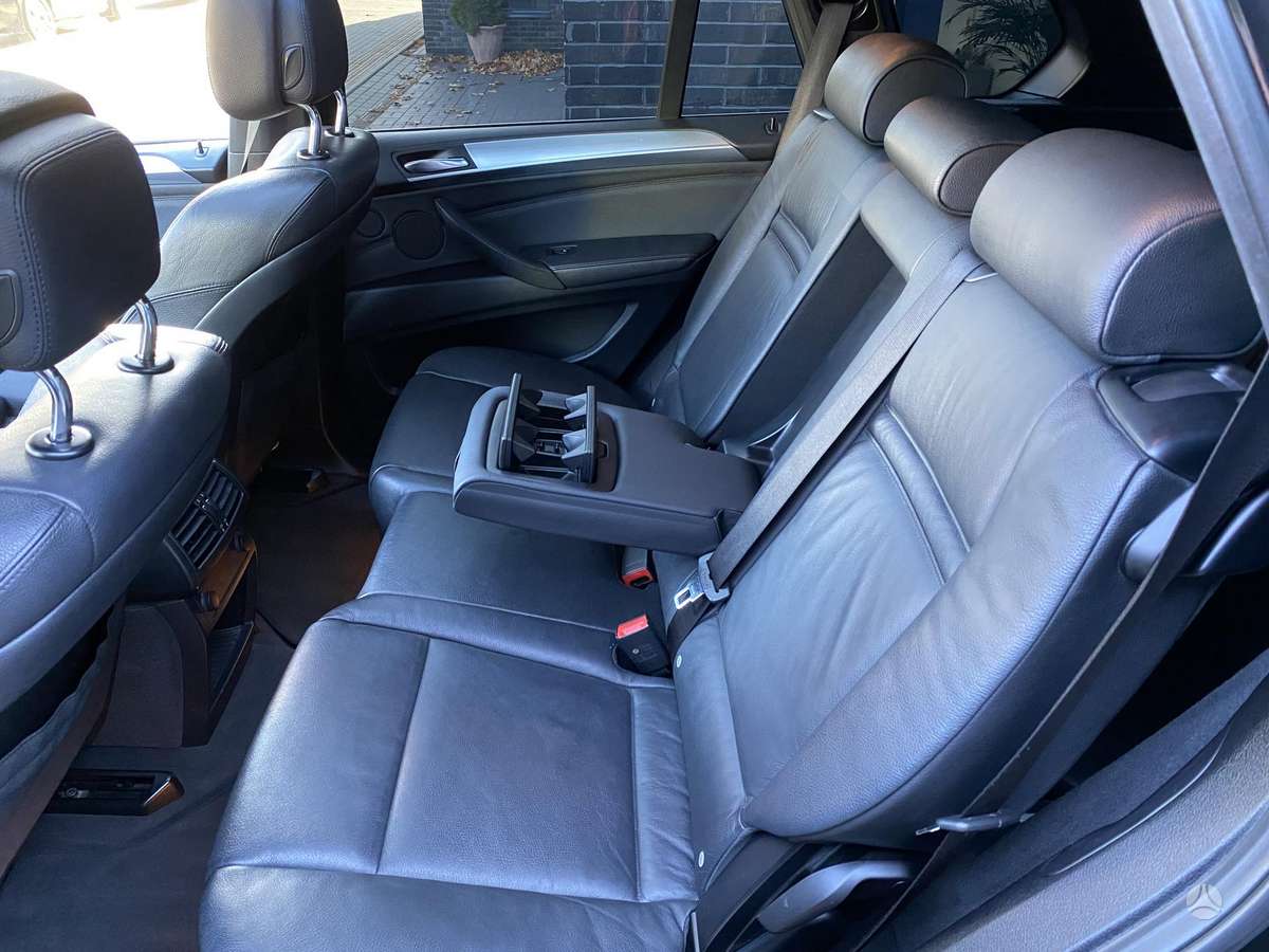 BMW X5, 3.0 l., off-road / crossover