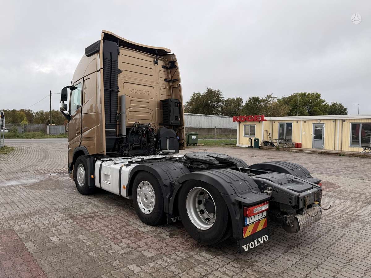 Volvo FH500, double sleeper