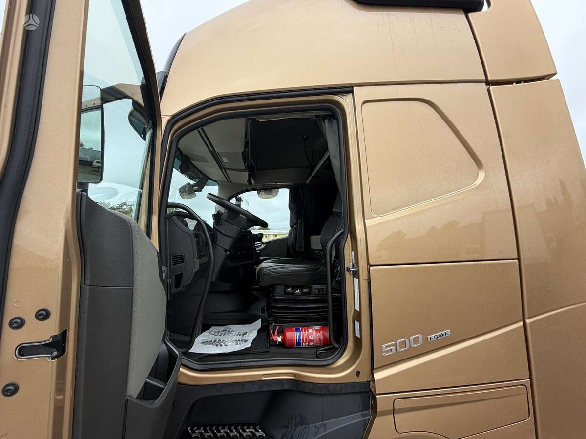 Volvo FH500, double sleeper