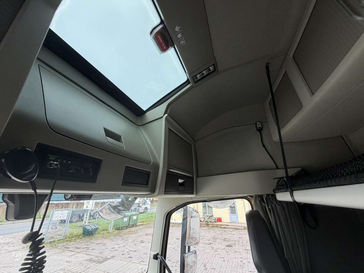 Volvo FH500, double sleeper