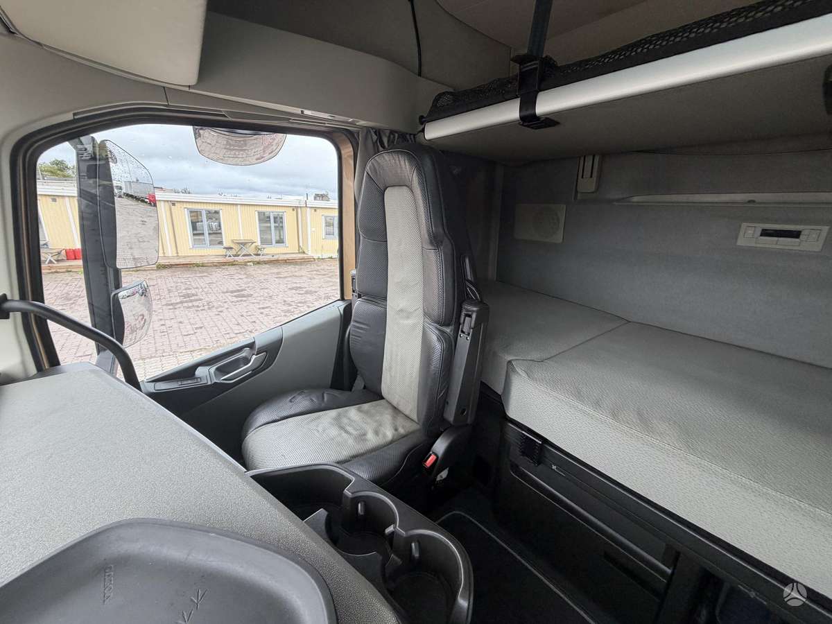 Volvo FH500, double sleeper