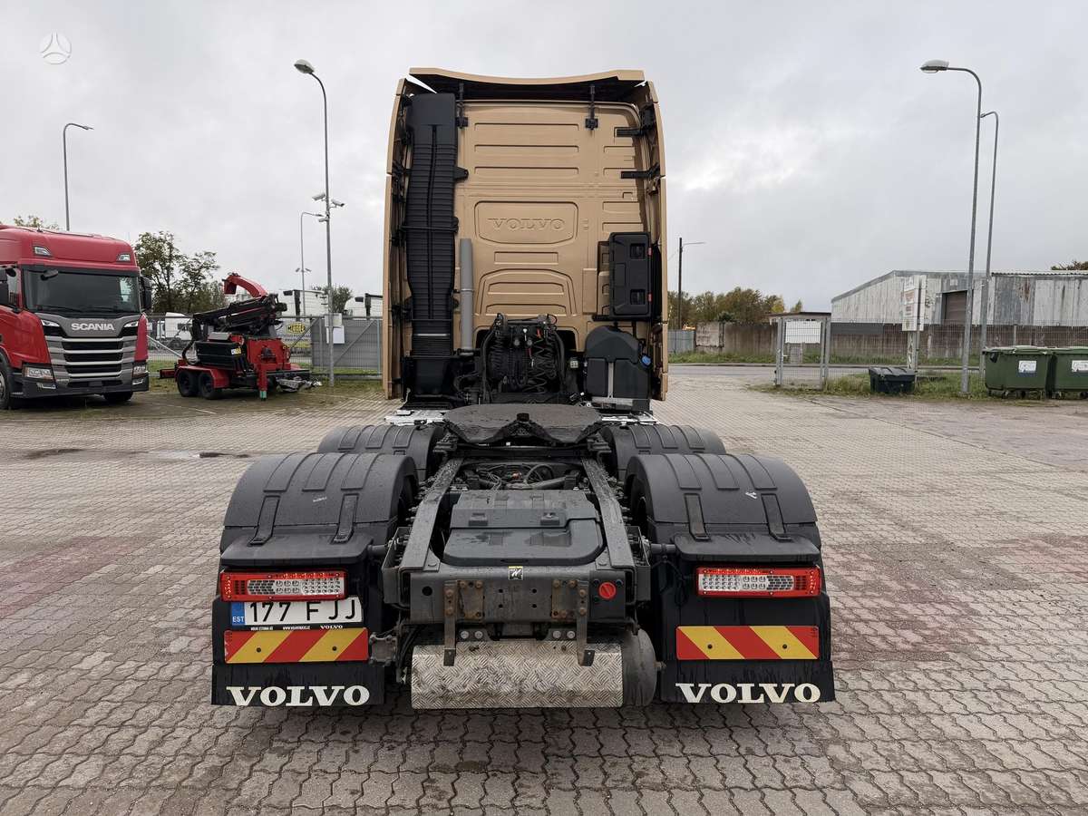 Volvo FH500, double sleeper