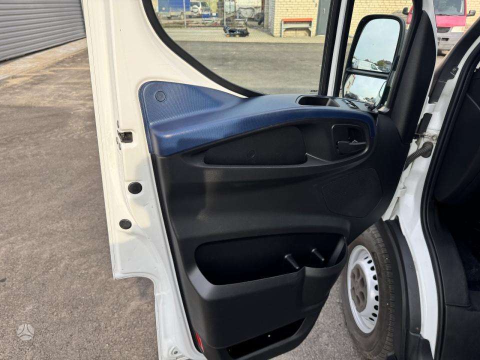 Iveco Daily 2,3D WB4100 aut., box trucks / box vans