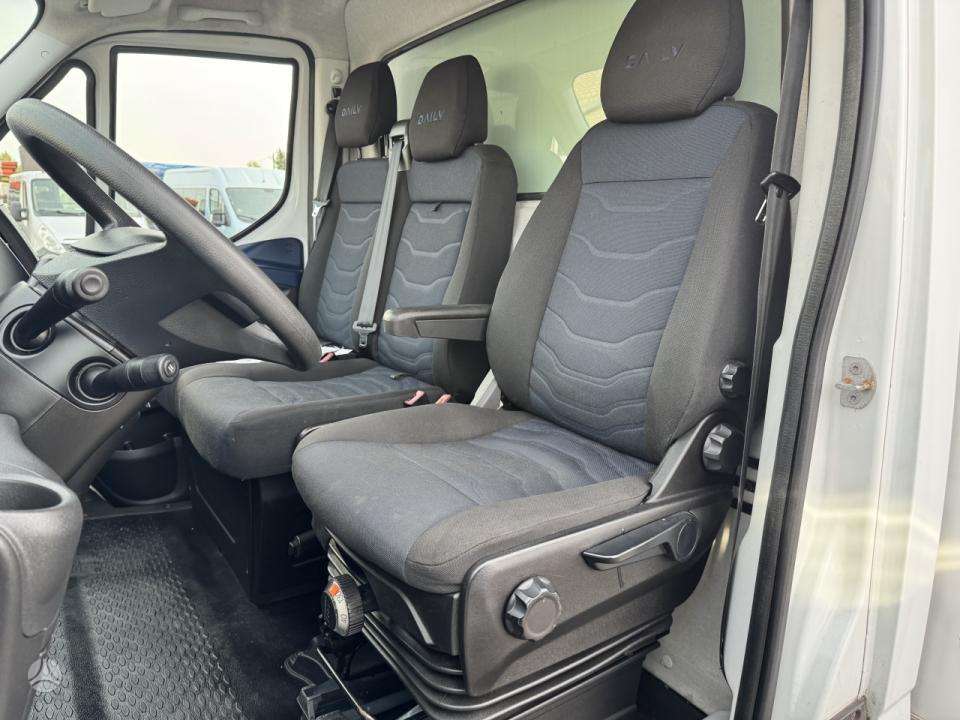 Iveco Daily 2,3D WB4100 aut., box trucks / box vans