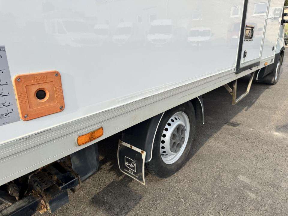 Iveco Daily 2,3D WB4100 aut., box trucks / box vans