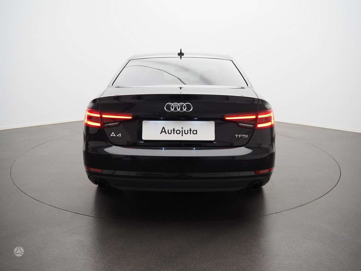Audi A4, 2.0 l., Седан
