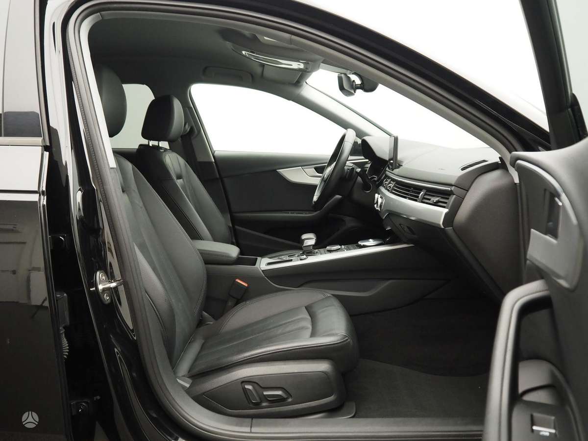 Audi A4, 2.0 l., Седан