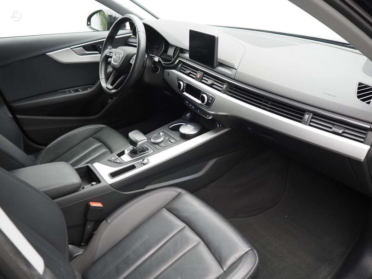 Audi A4, 2.0 l., Седан