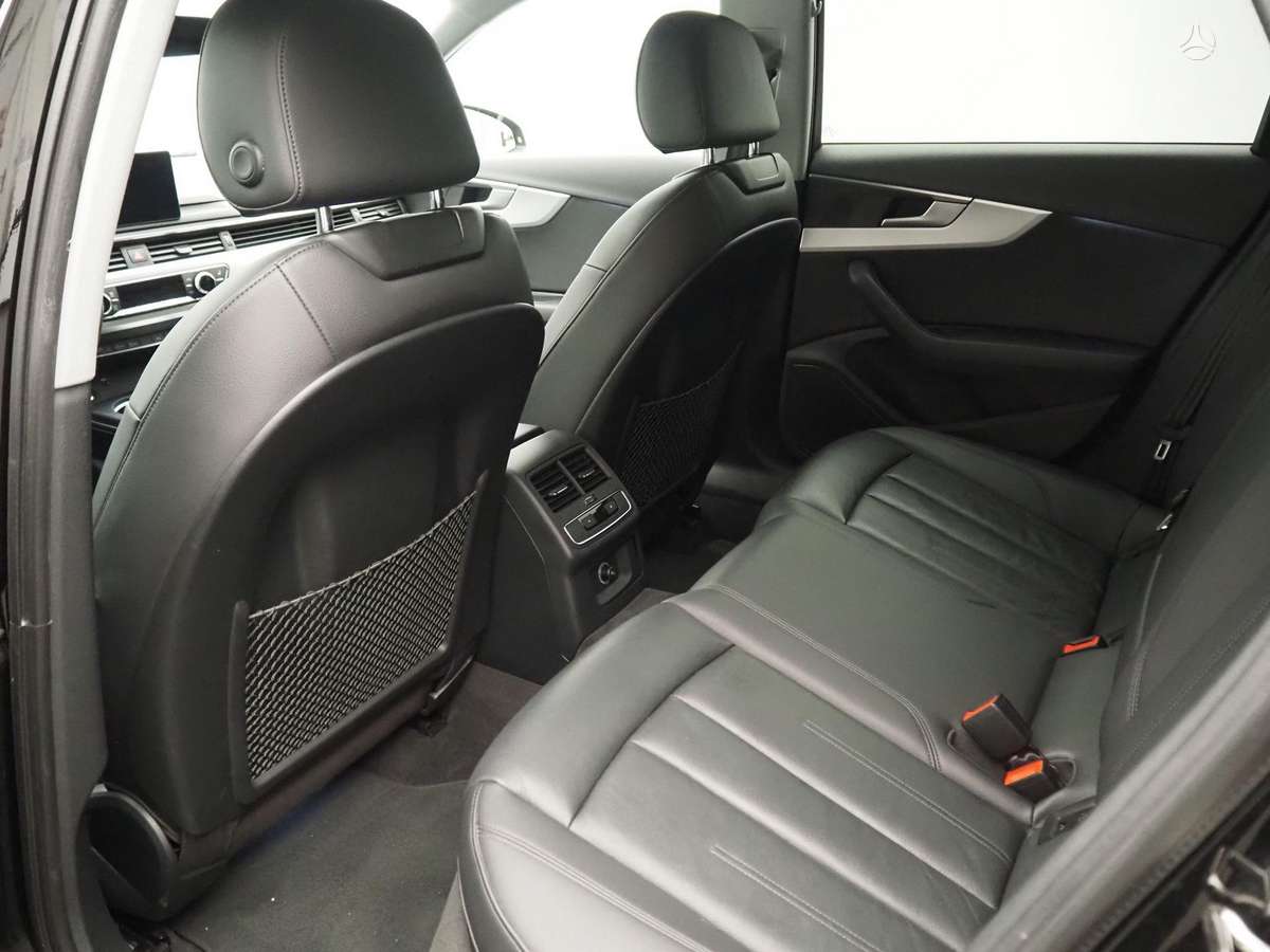 Audi A4, 2.0 l., Седан