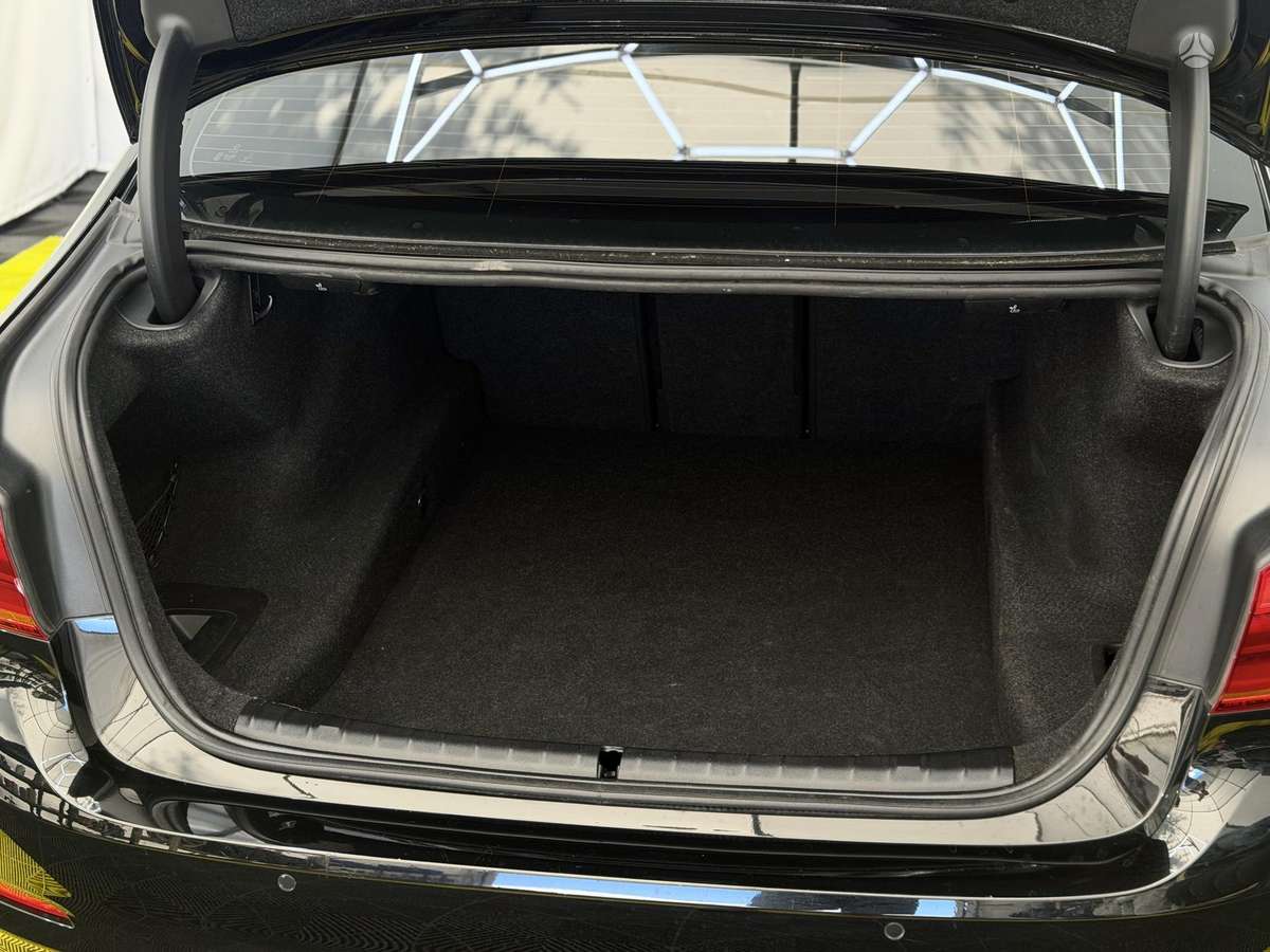 BMW 518, 2.0 l., Седан