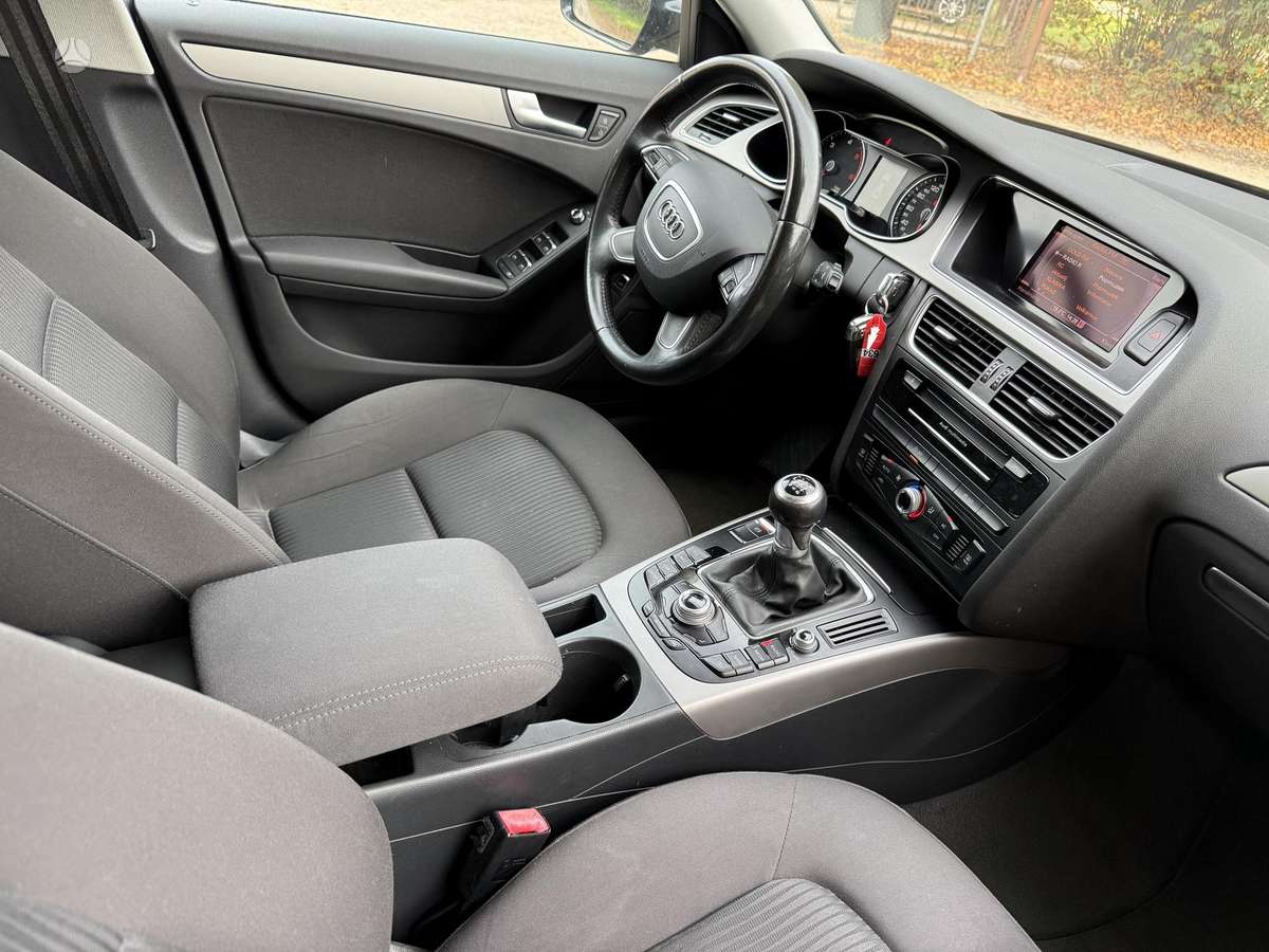 Audi A4, 2.0 l., saloon / sedan
