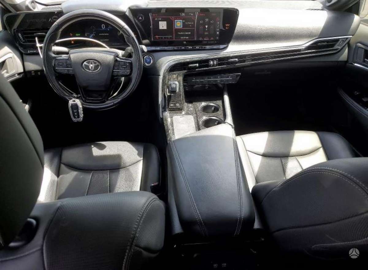 Toyota Mirai по частям