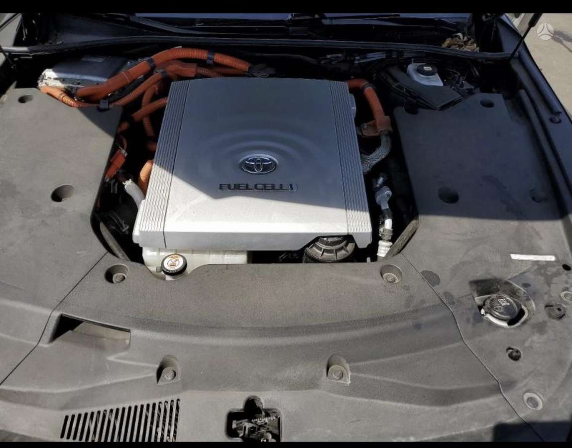 Toyota Mirai по частям