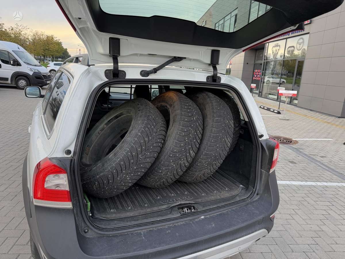 Volvo XC70, 2.0 l., wagon
