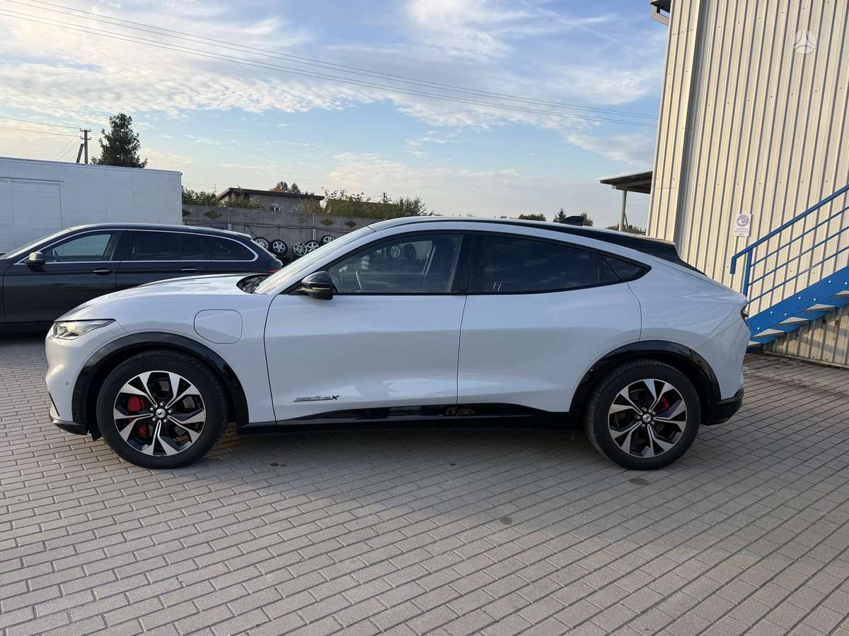 Ford Mustang Mach-E, off-road / crossover