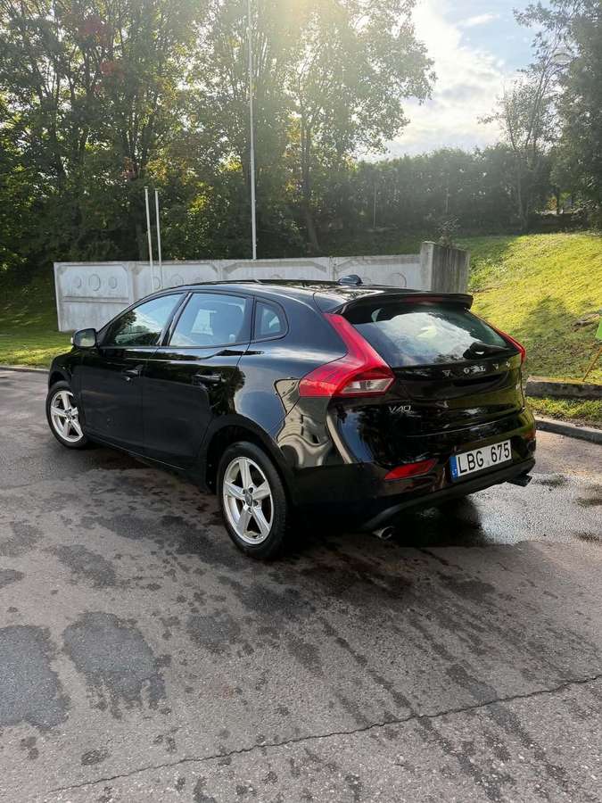 Volvo V40, 2.0 l., hatchback