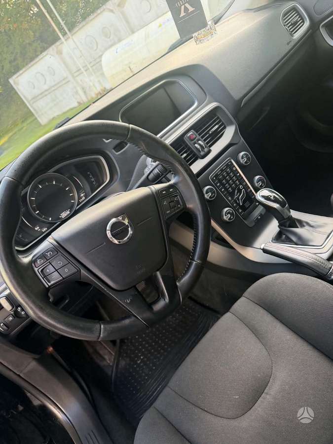 Volvo V40, 2.0 l., hatchback
