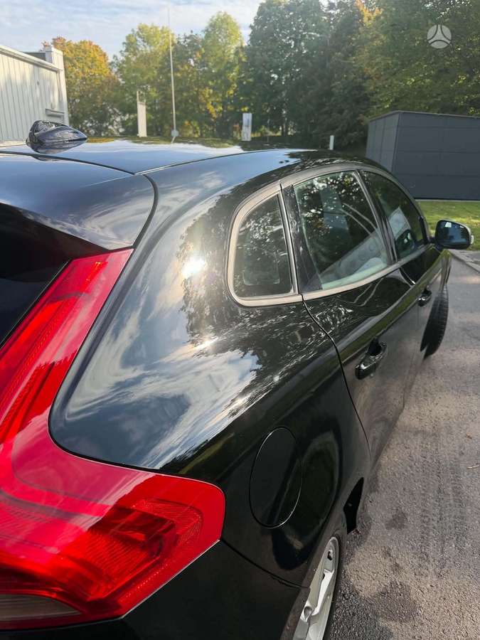 Volvo V40, 2.0 l., hatchback
