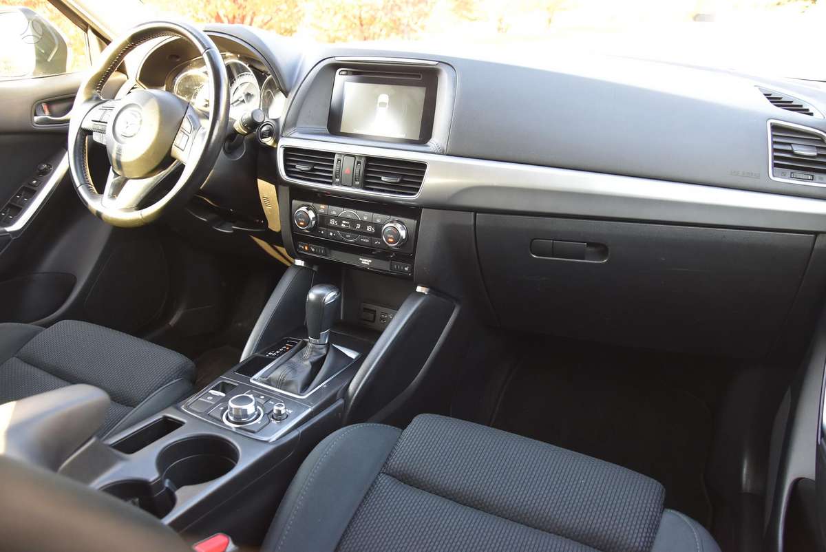Mazda CX-5, 2.2 l., off-road / crossover
