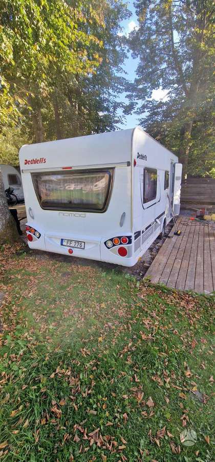 Dethleffs NOMAD 560RET, prikabinami nameliai