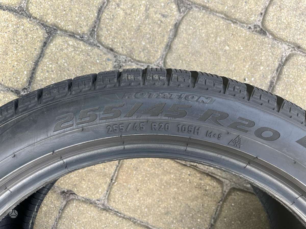 Pirelli Ice Zero 7mm, žieminės 255/45 R20