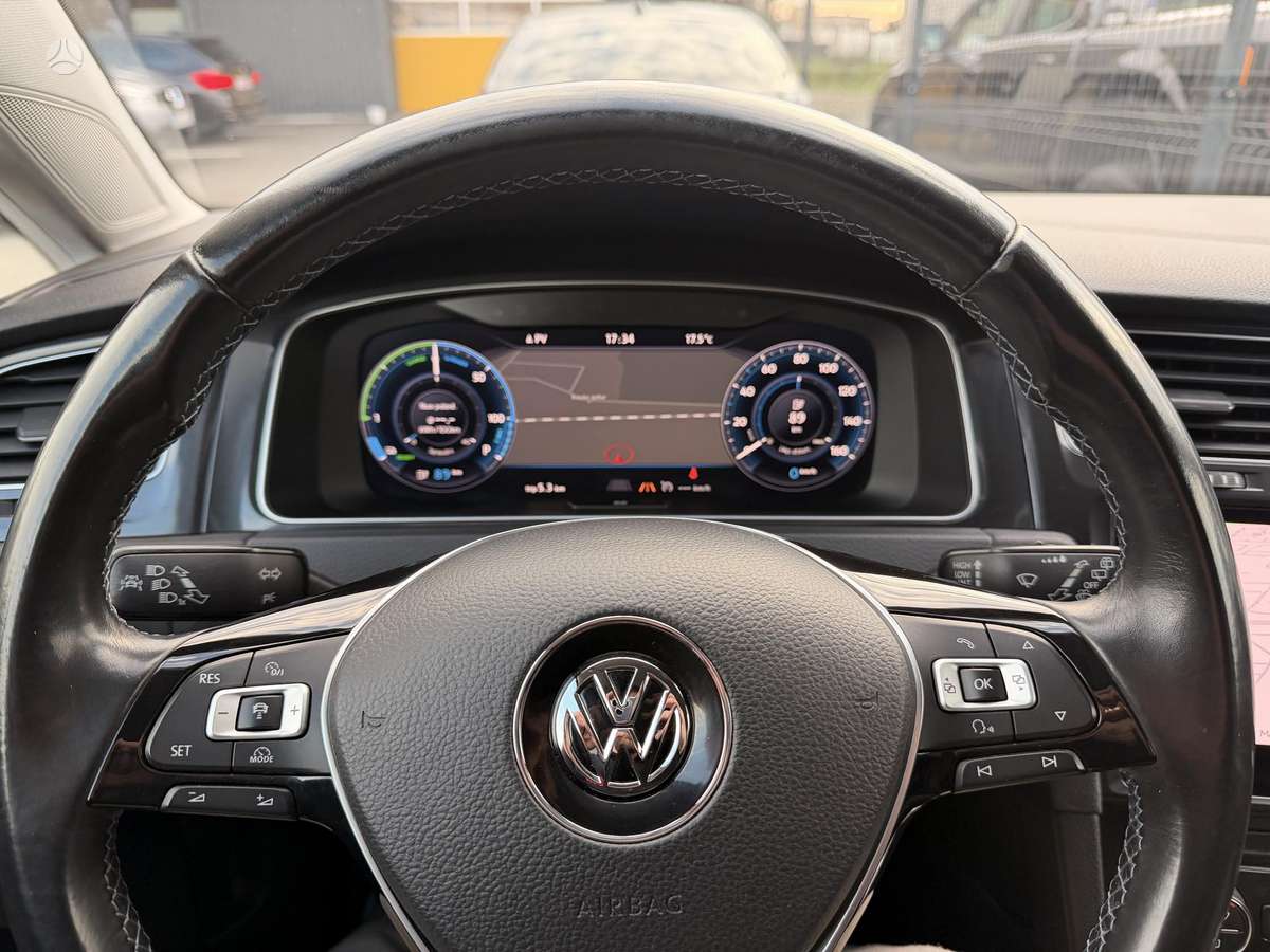 Volkswagen Golf, 36 kWh, hatchback