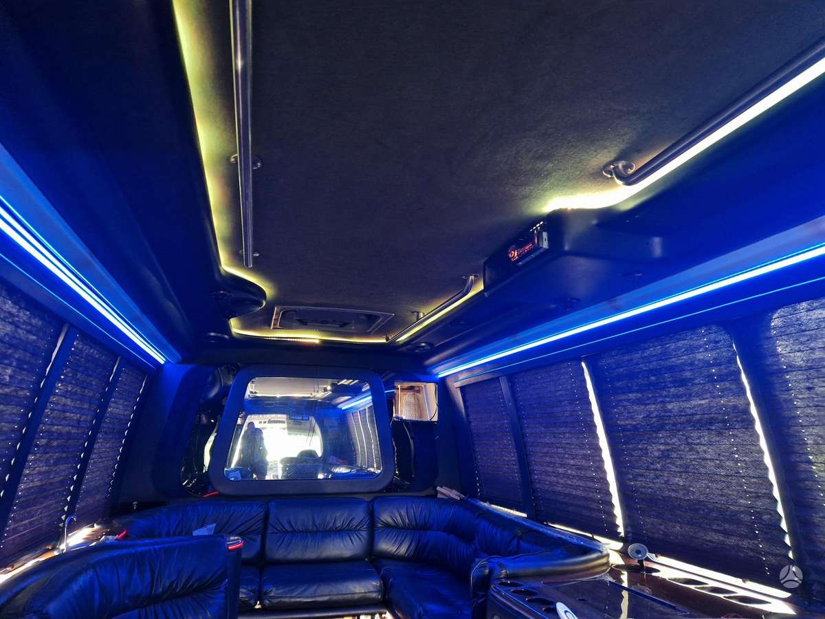 Ford E450, kita