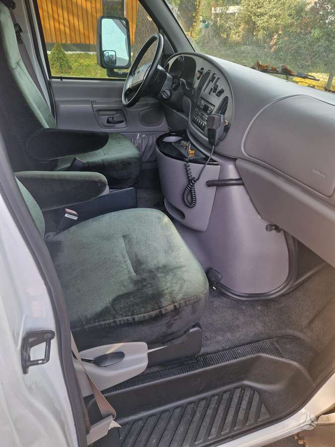 Ford E450, kita