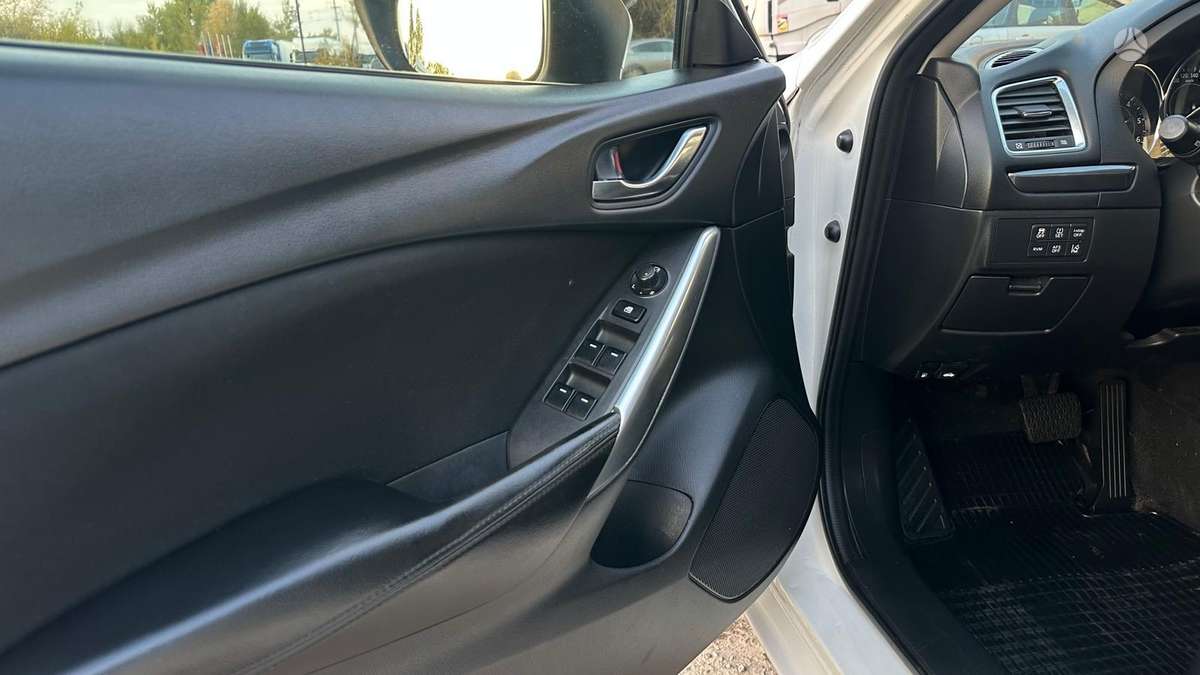 Mazda 6, 2.2 l., Седан