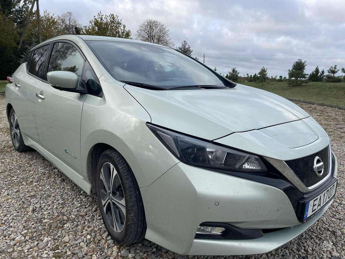 Nissan Leaf, hatchback
