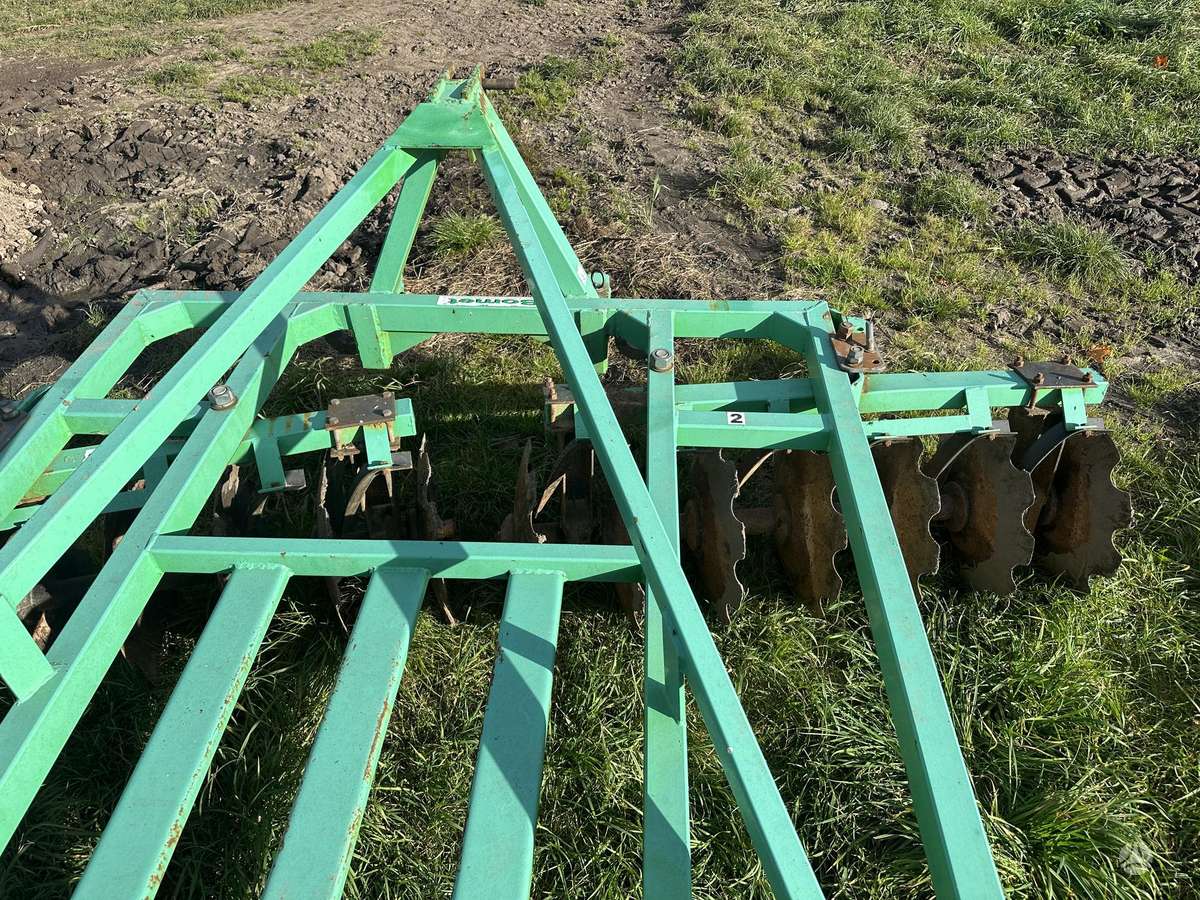 Bomet Lekštinis skutikas, žemės dirbimo / ruošimo technika