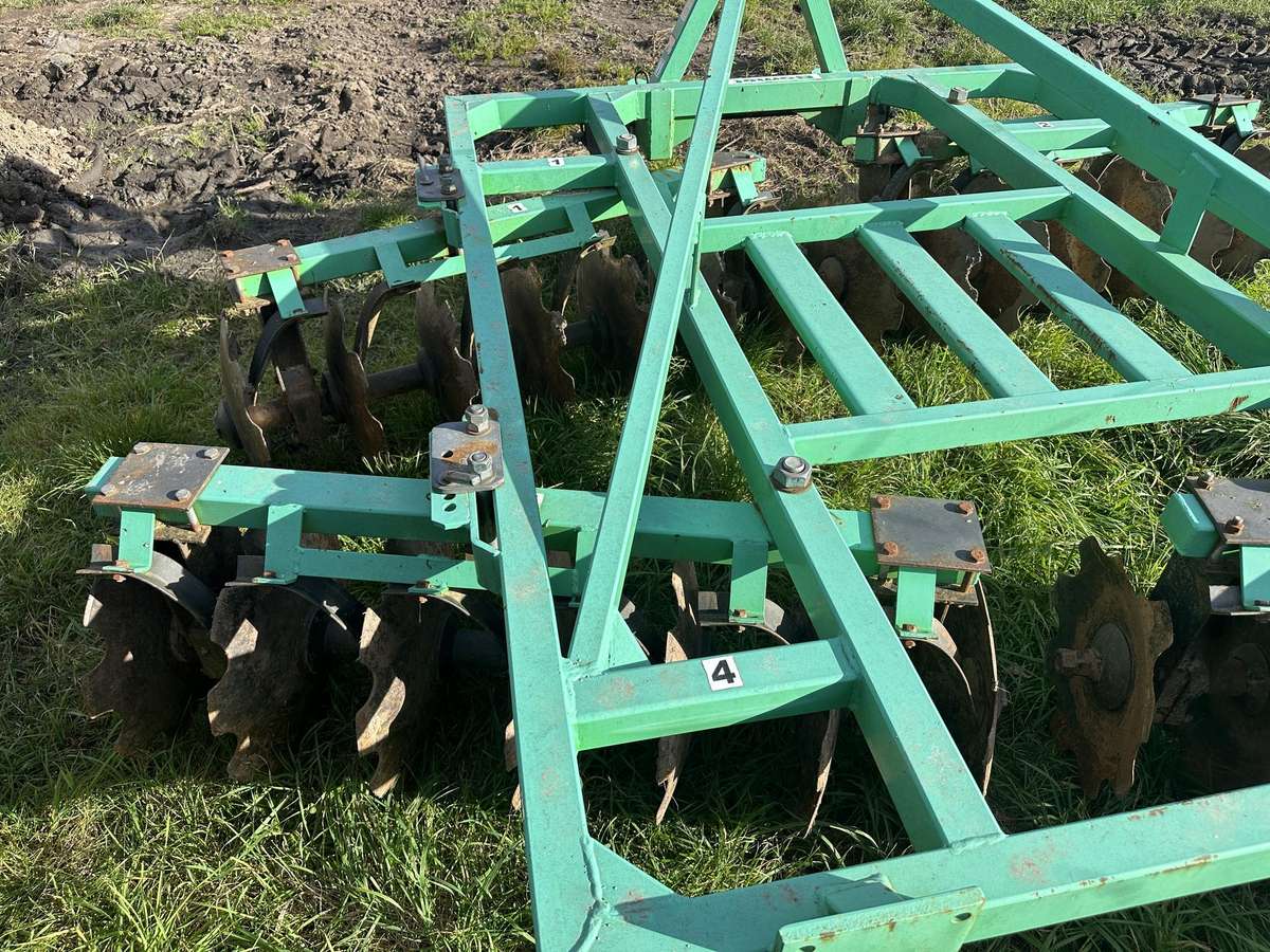 Bomet Lekštinis skutikas, žemės dirbimo / ruošimo technika
