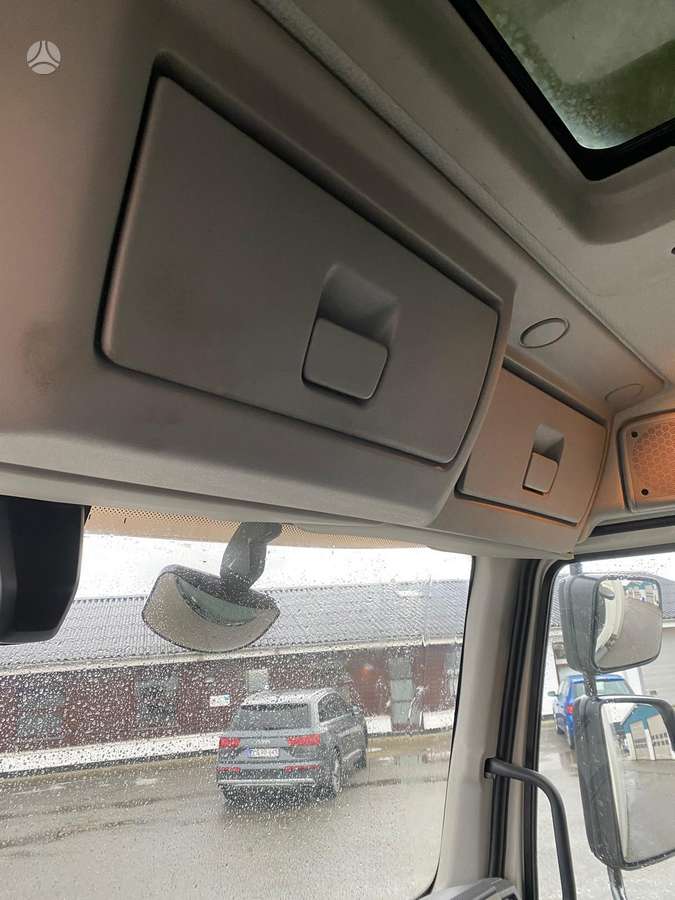 Volvo FL250, box trucks / box vans