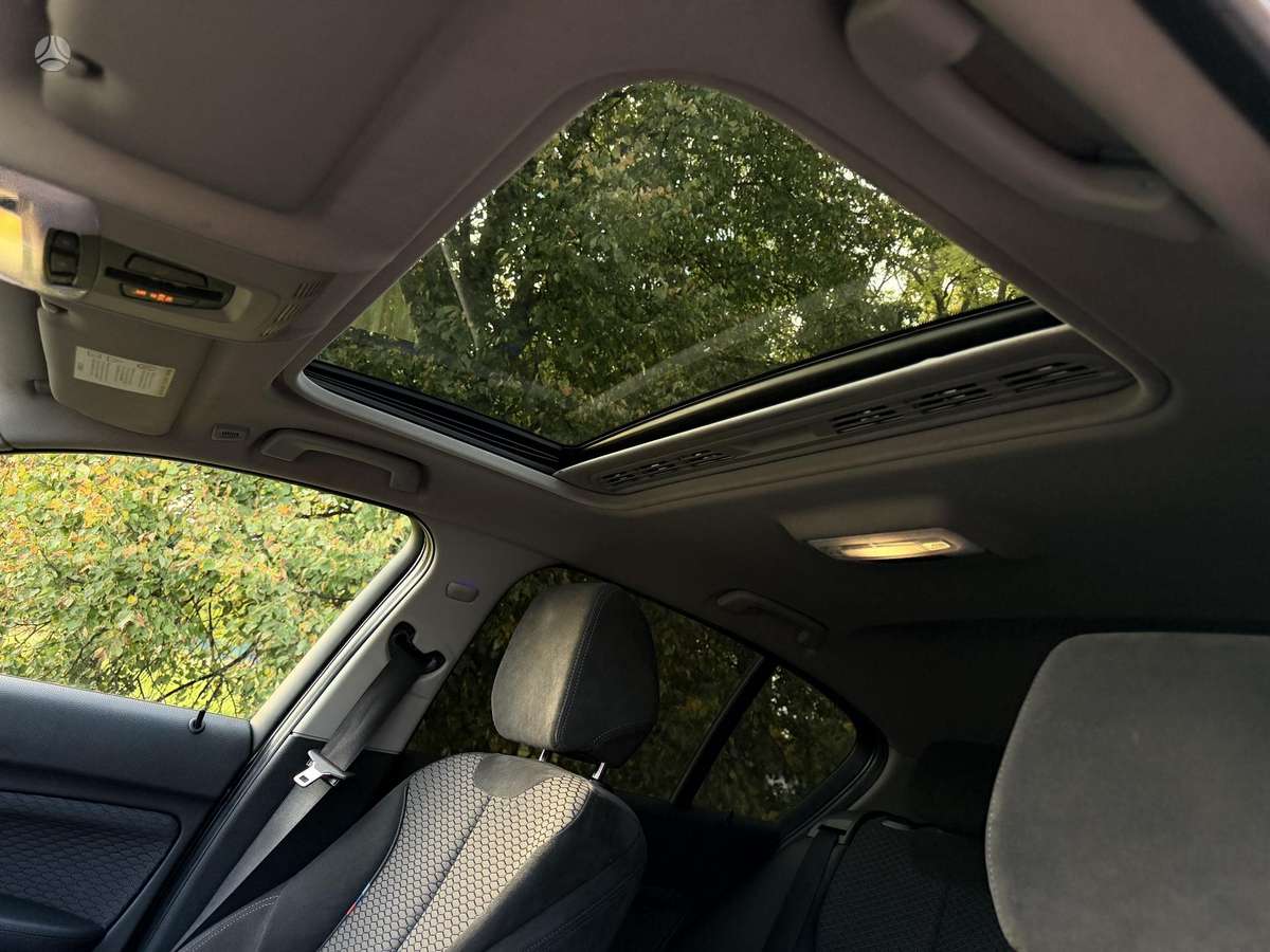 BMW 120, 2.0 l., hatchback