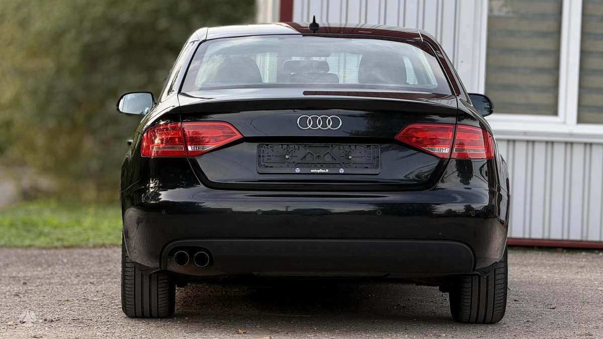 Audi A4, 2.0 l., Седан